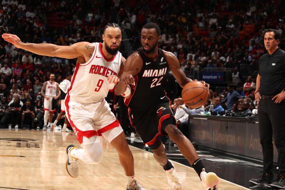 2-0！横扫世界第11，翁泓阳剑指赛季首冠，决赛欲为李诗沣复仇！.