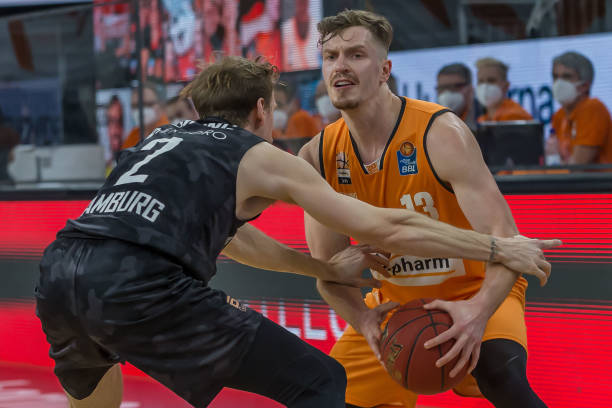 密切合作的 密切合作的